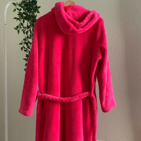 victoria’s secret fluffy cozy robe - Picture 12 of 12